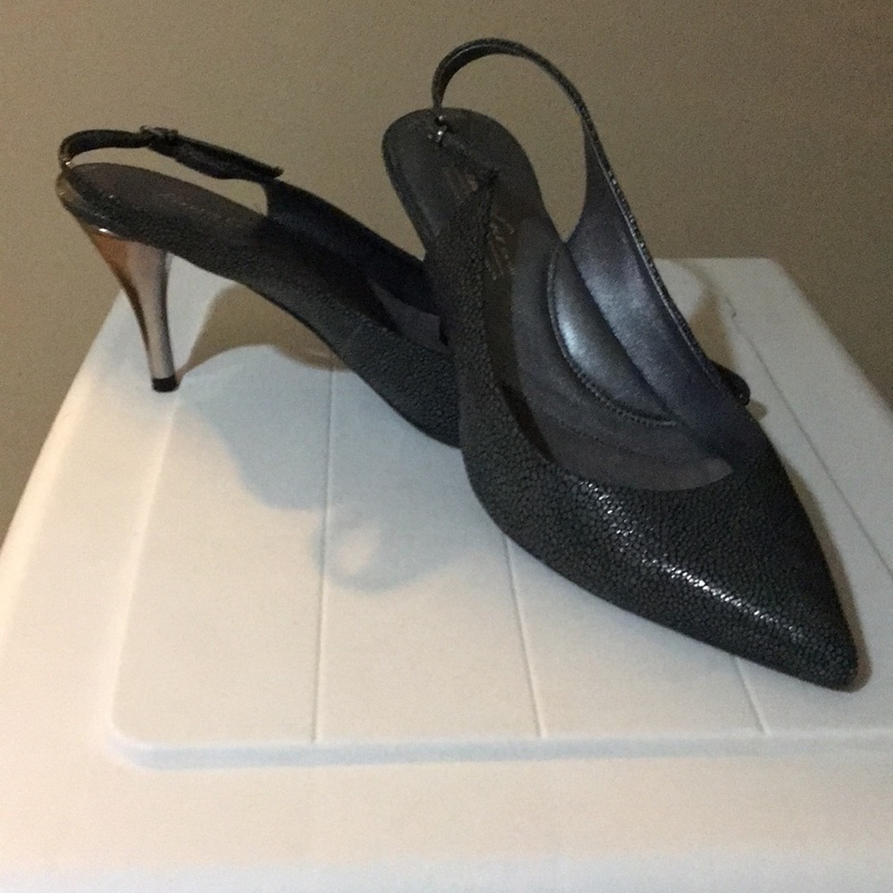 NWOT grey Kenneth Cole New York slingback heels